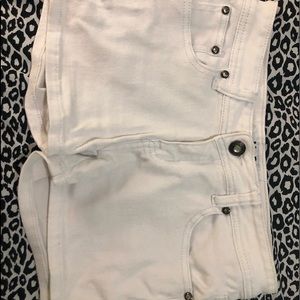 U51 White shorts